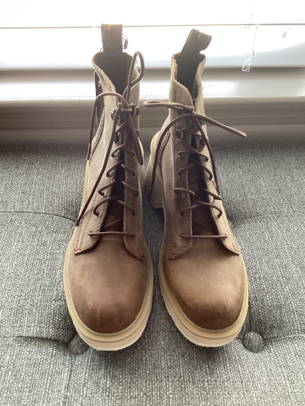 SOREL Hi-Line Waterproof Lace-Up Boot, size 8 - Picture 2 of 9